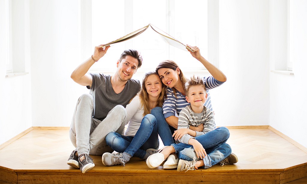 Eine Familie träumt von einem Zuhause