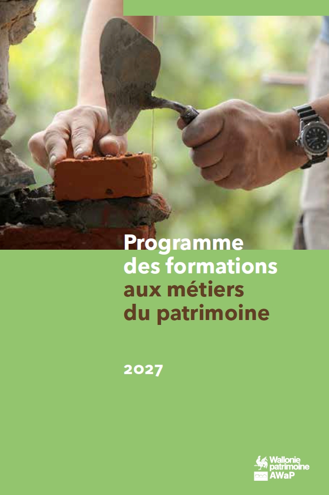 Titelseite des Ausbildungskatalogs 2027 der AWaP mit dem Titel: „Programme des formations aux métiers du patrimoine“